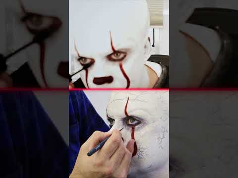 Derry’s icon returns. #BillSkarsgard #Pennywise #ITWelcomeToDerry