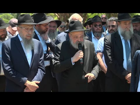 Rabbi Eli Schlanger honoured with traditional Jewish Matzevah in cemetery